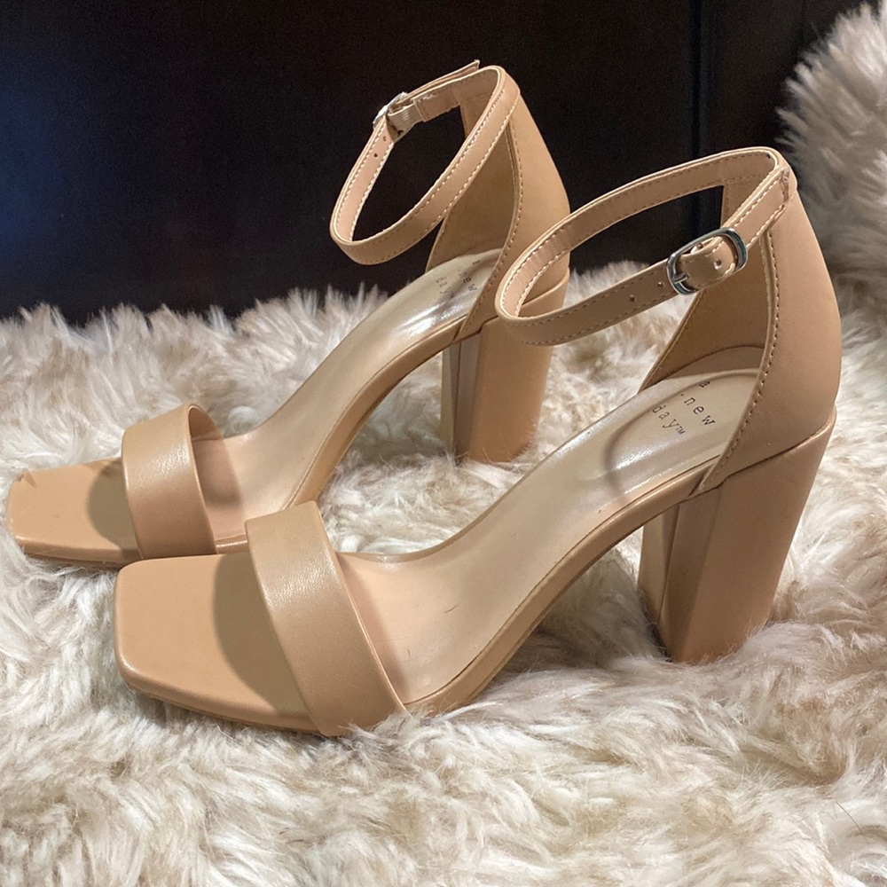 NWOT A New Day Nude Heels 7.5